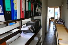 Hinten mit Durchgang